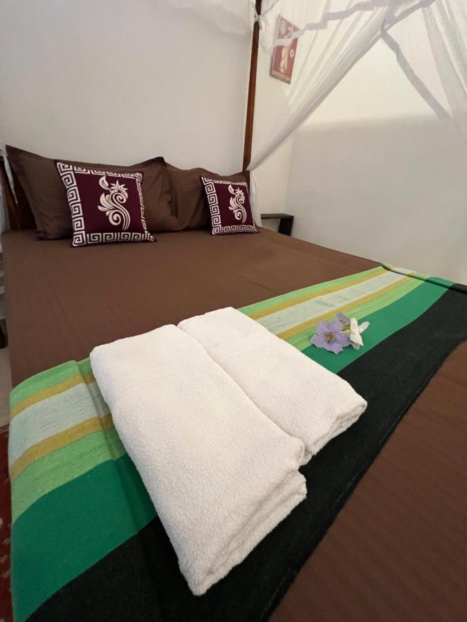 Tembo Cottage Wilpattu Bagian luar foto